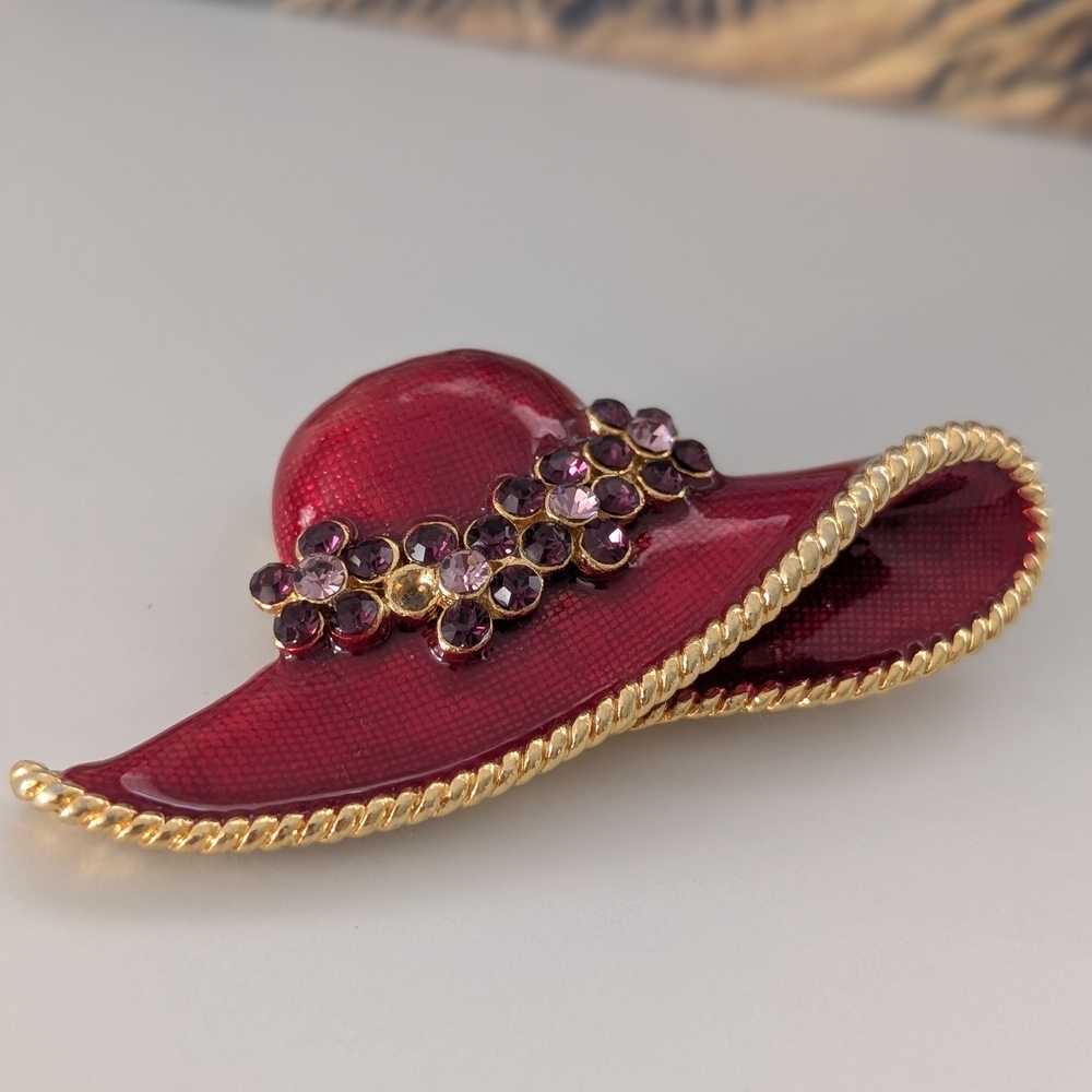VINTAGE CHRISTMAS Red Hat Brooch with Purple Gem Accents